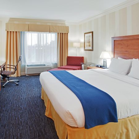 Holiday Inn Express Hotel & Suites Santa Cruz By Ihg Bagian luar foto