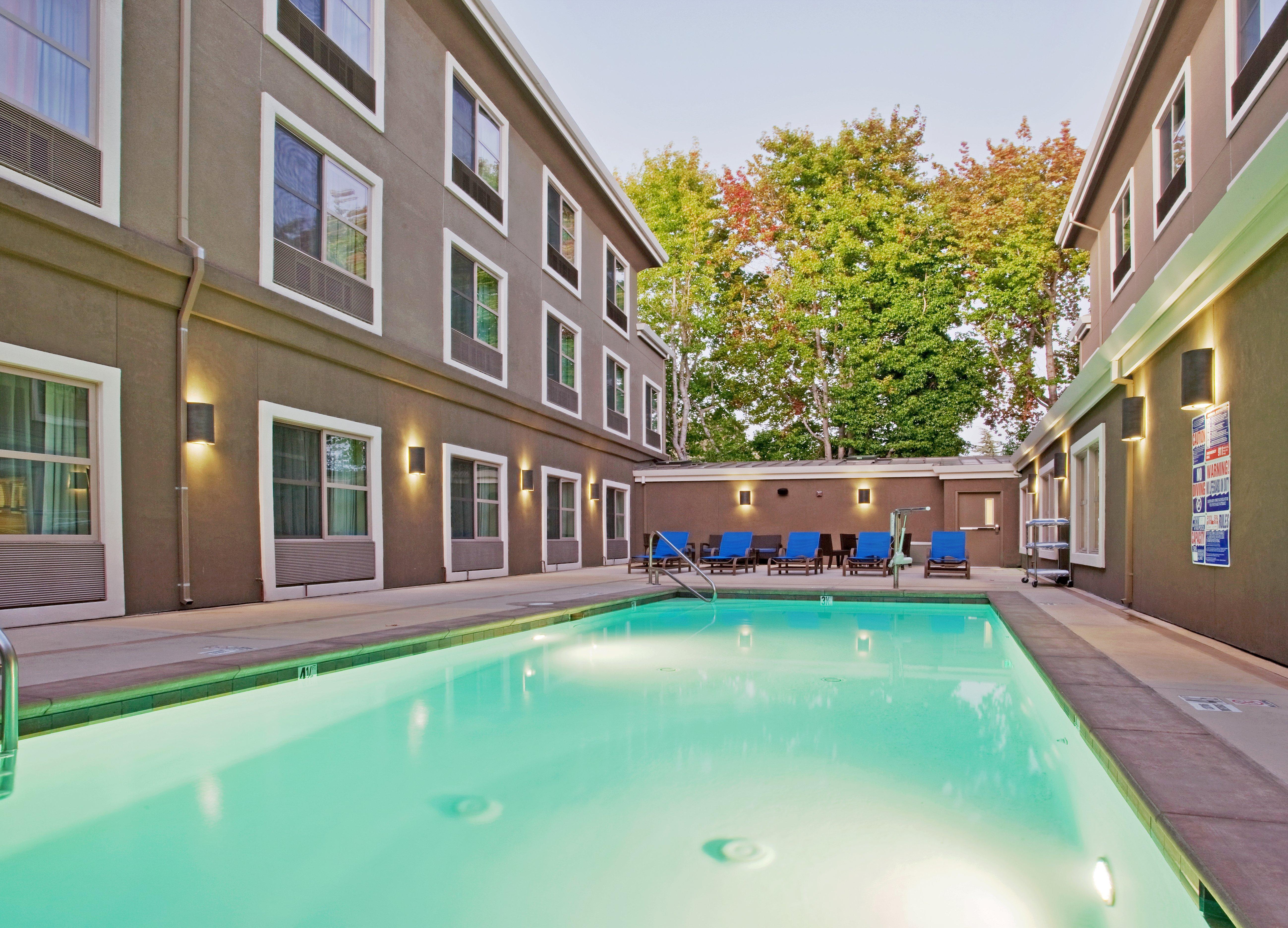 Holiday Inn Express Hotel & Suites Santa Cruz By Ihg Bagian luar foto