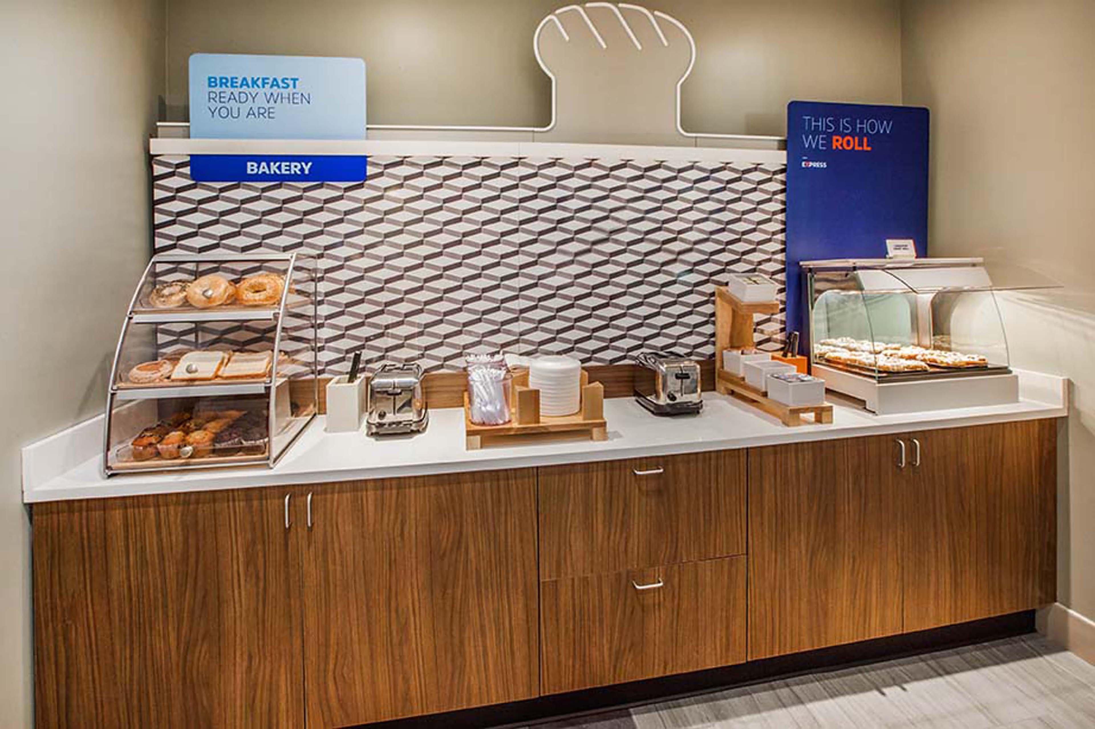 Holiday Inn Express Hotel & Suites Santa Cruz By Ihg Bagian luar foto